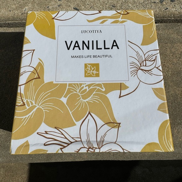 7 Piece Warm Vanilla Gift Set by LUCOTIYA - Picture 3 of 13